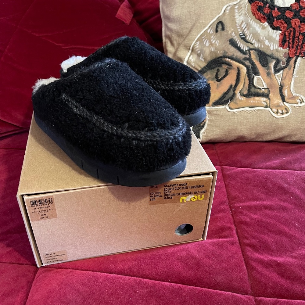 MOU  Bounce Clog Curly Sheepskin Size 39